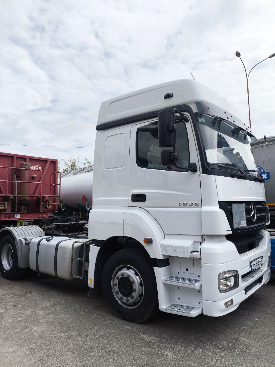 Mercedes-Benz AXOR 1836 LS